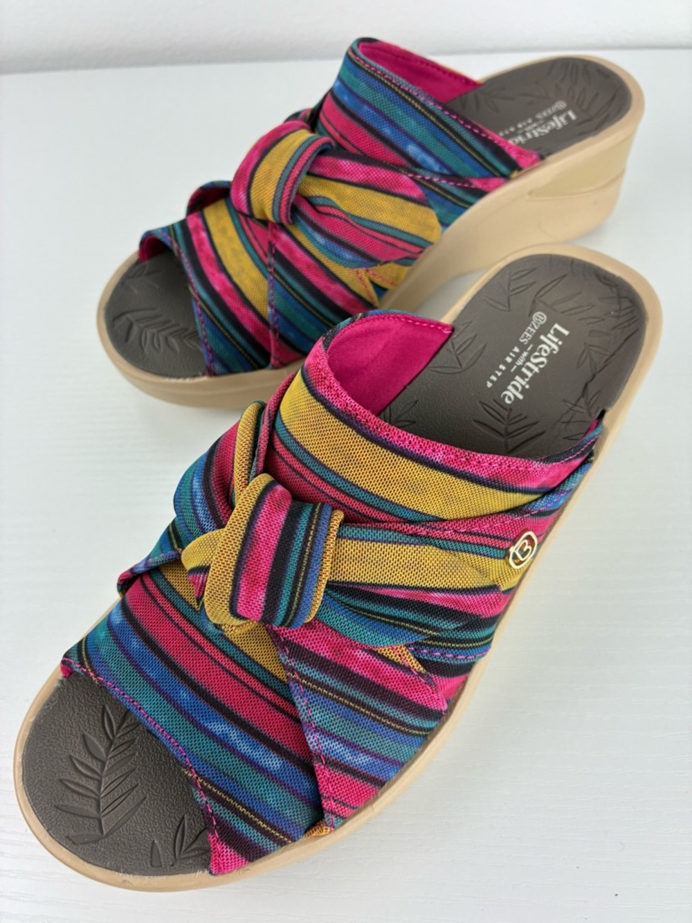 Bzees Smile Wedge Sandal 6 Raspberry Multicolor Striped Casual Comfort Slide NWB - Picture 7 of 8